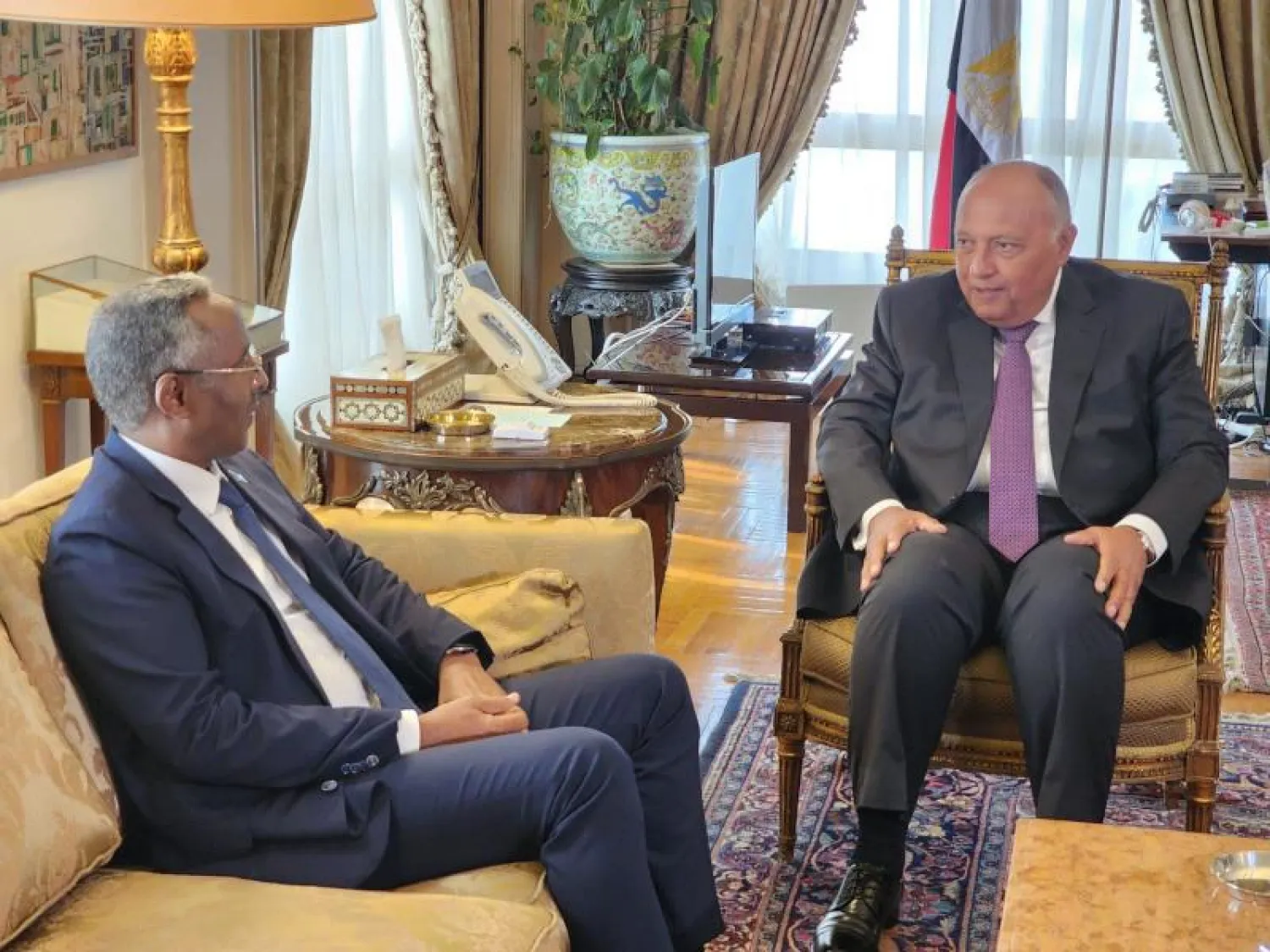 وزيرا الخارجية المصري والصومالي اليوم (الاثنين) خلال اجتماعهما في القاهرة (وزارة الخارجية المصرية)