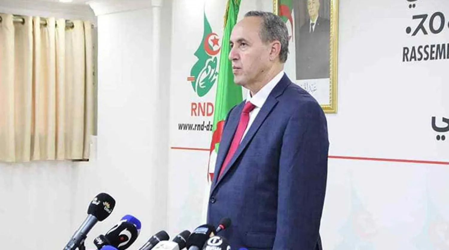 Cezayir'in eski Kültür Bakanı ve Cezayir'deki 2019 cumhurbaşkanlığı seçimlerine aday olan İzzeddin Meyhubi, siyasetten çekildiğini açıkladı (Demokratik Ulusal Birlik web sitesi)
