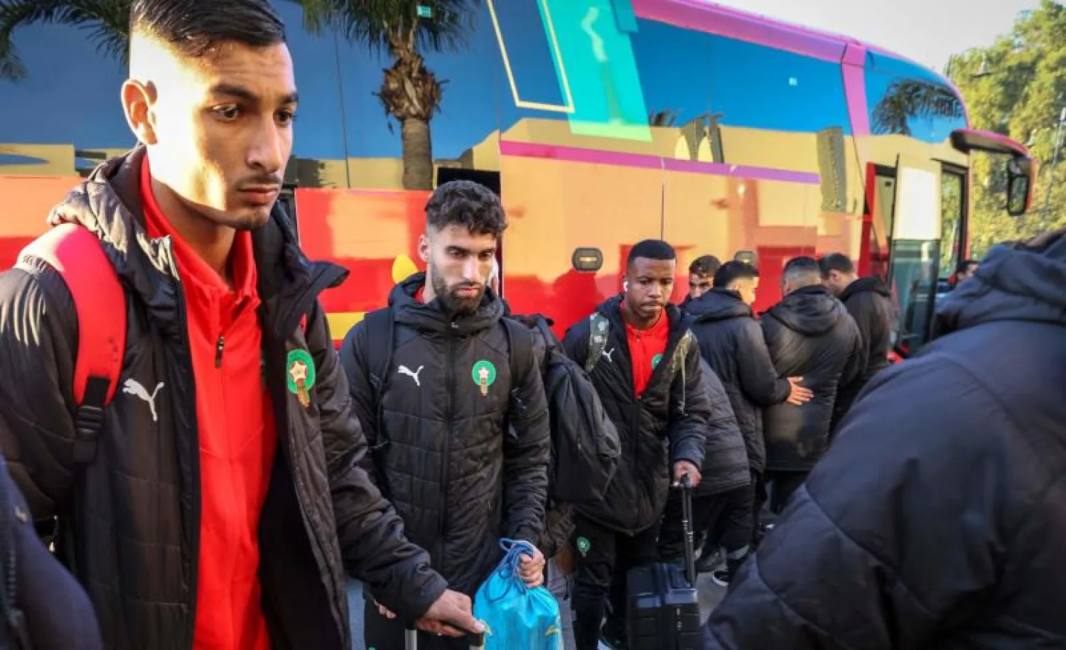 فريق المنتخب المغربي لحظة وصوله إلى مطار الرباط- سلا أمس (أ.ف.ب)