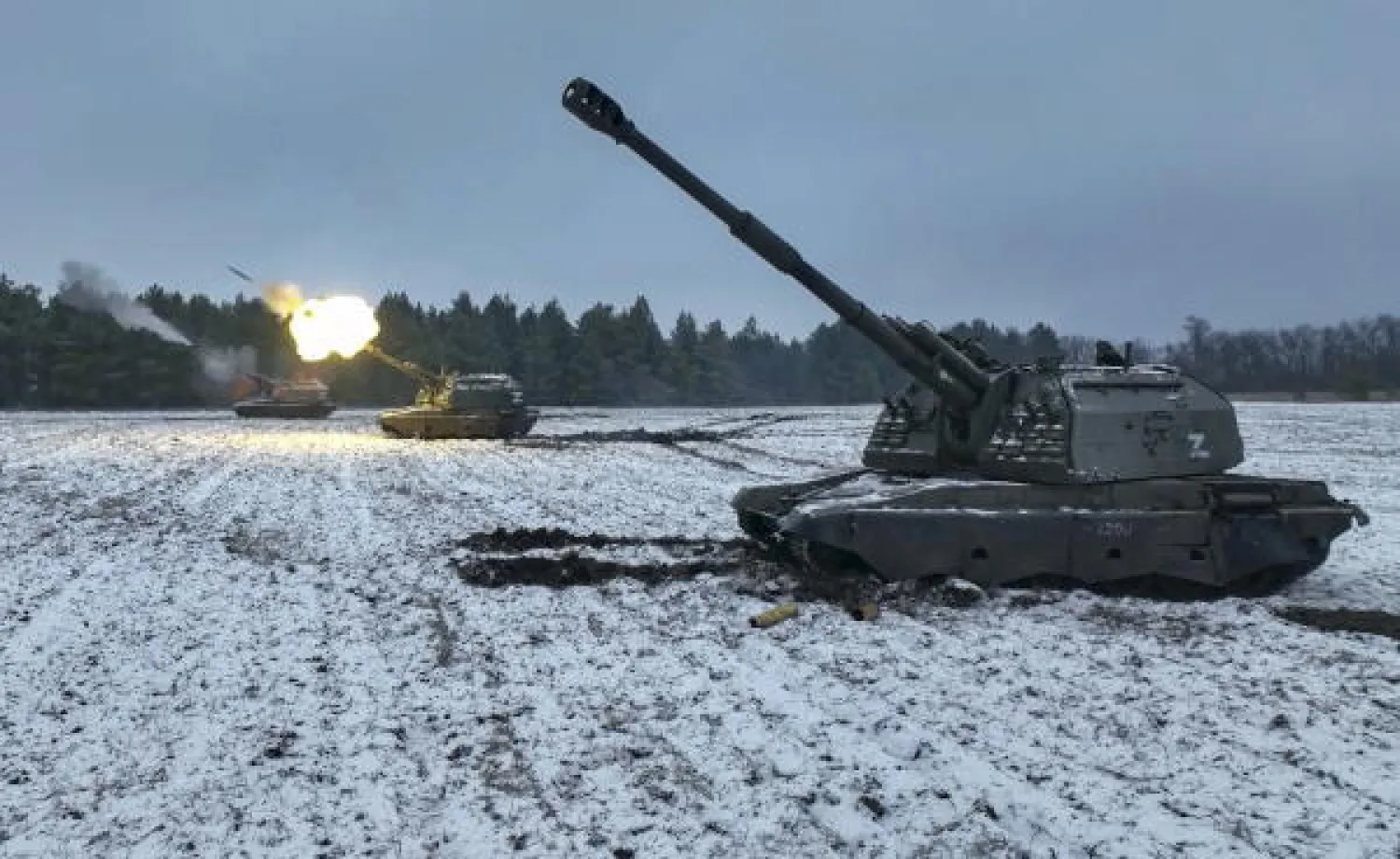 من الصور التي عرضتها وزارة الدفاع الروسية والتي تظهر جانباً من عمليات قواتها في معركة سوليدار (إ.ب.أ)