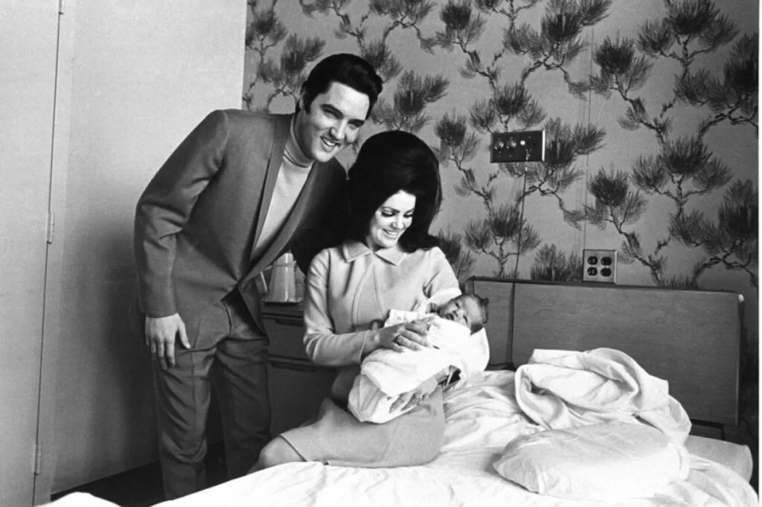 Elvis Presley 1977'de 42 yaşında öldüğünde Lisa Marie sadece 9 yaşındaydı (AP)

