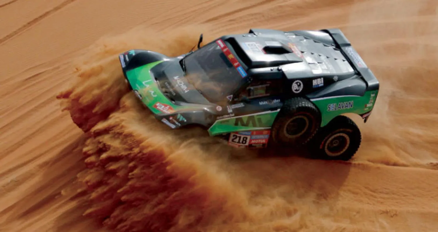 من منافسات رالي داكار السعودية أمس (رويترز)