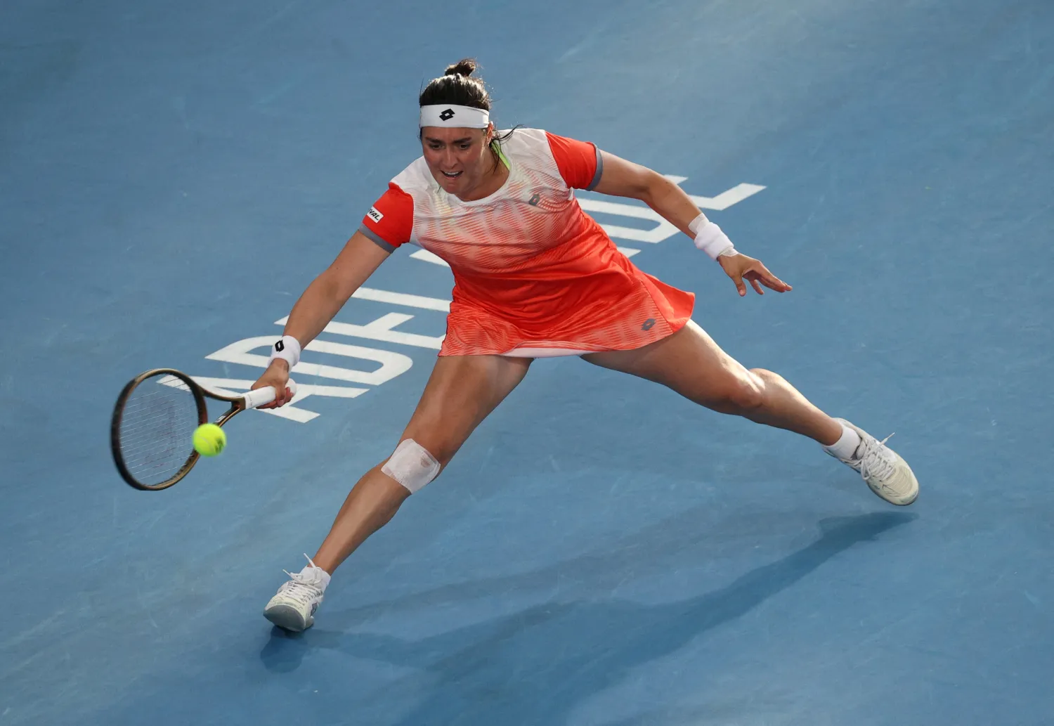 Tennis - Adelaide International - Memorial Drive Tennis Club, Adelaide, Australia - January 7, 2023 Tunisia's Ons Jabeur in action during her semi final match against Czech Republic's Linda Noskova REUTERS/Loren Elliott