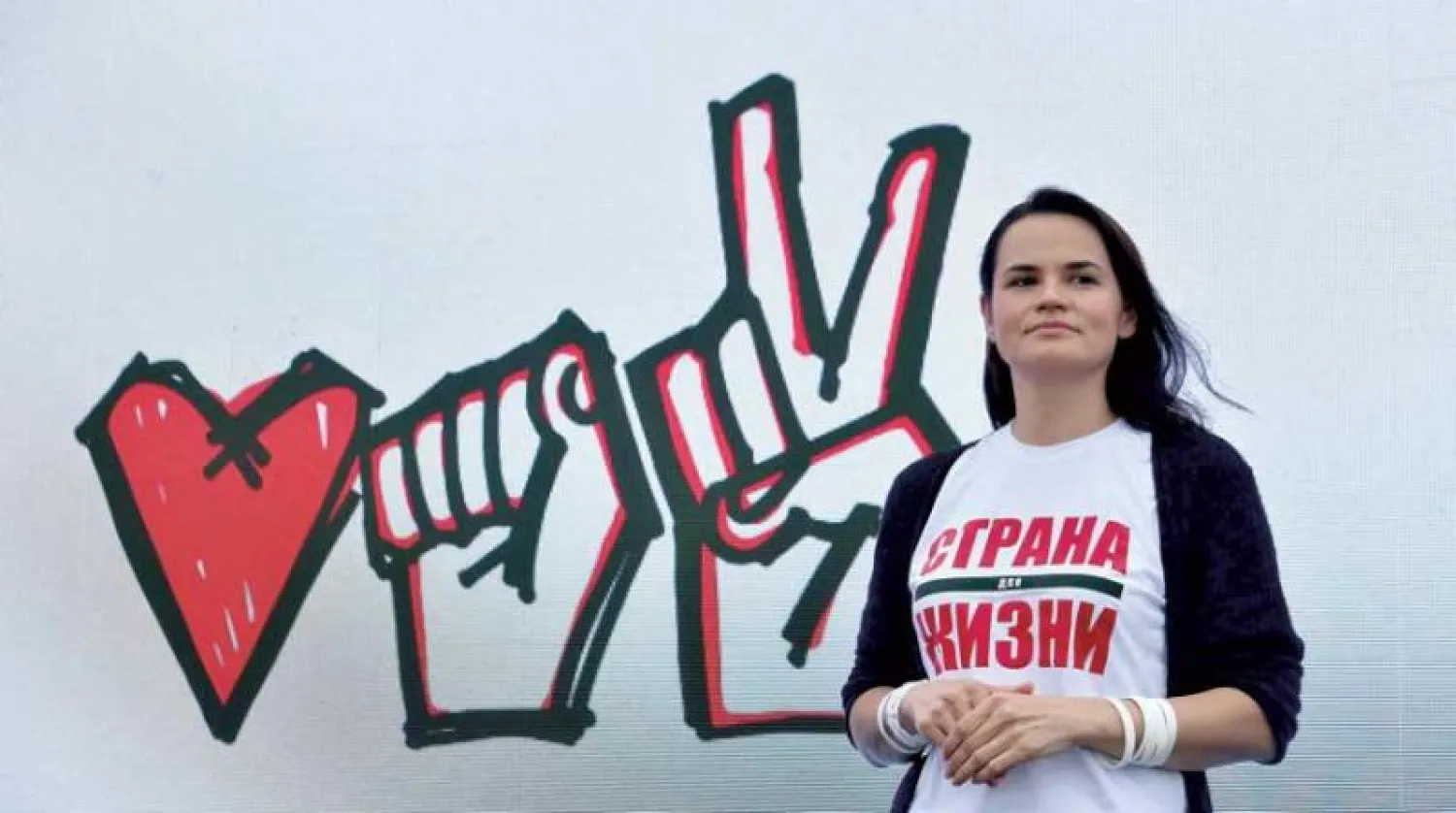 زعيمة المعارضة سيفاتلانا تسيخانوسكايا خلال حملتها الانتخابية في 31 يوليو 2020 (أ.ف.ب)