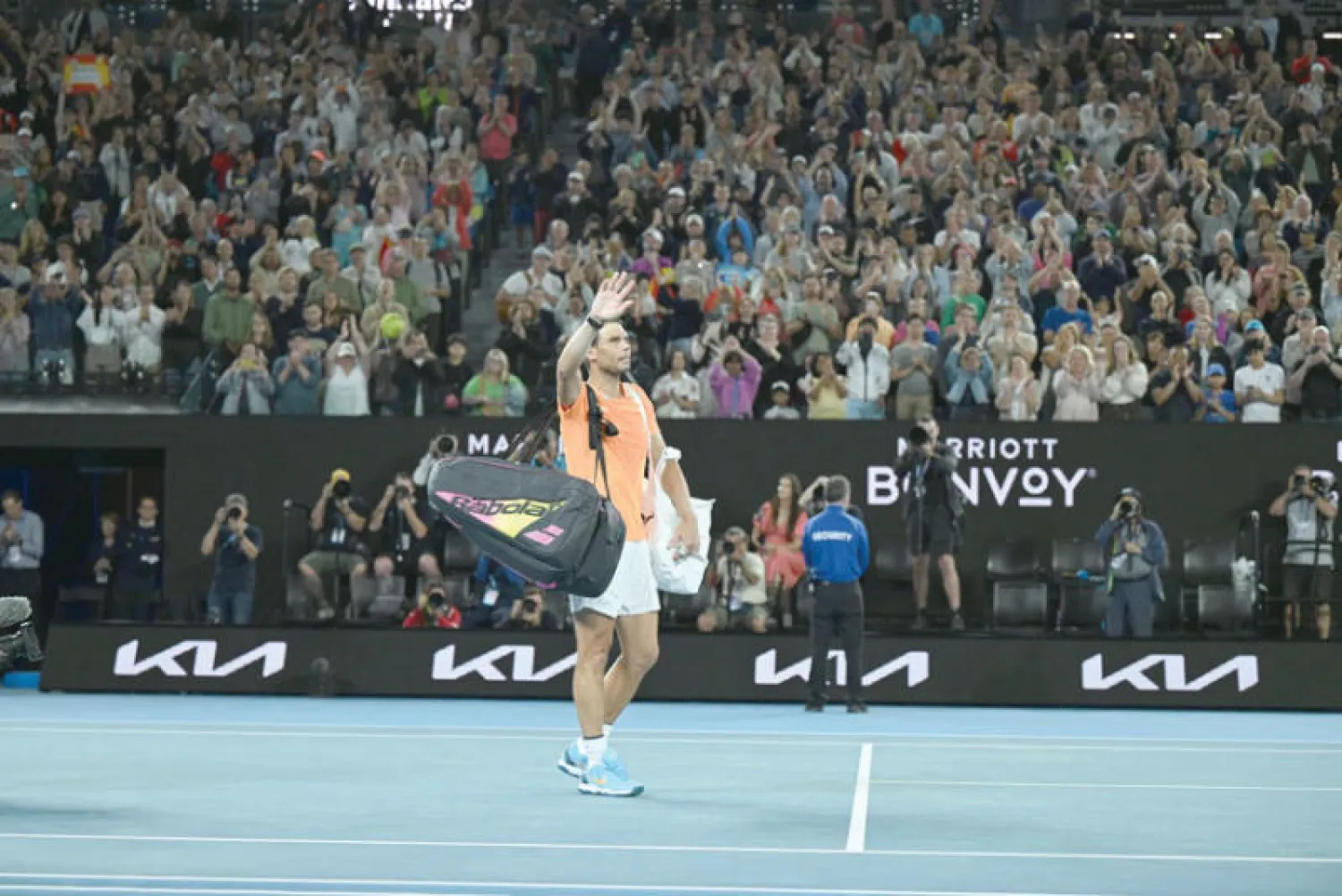 نادال يودّع جماهير بطولة أستراليا منهكاً من كثرة الإصابات (إ.ب.أ)