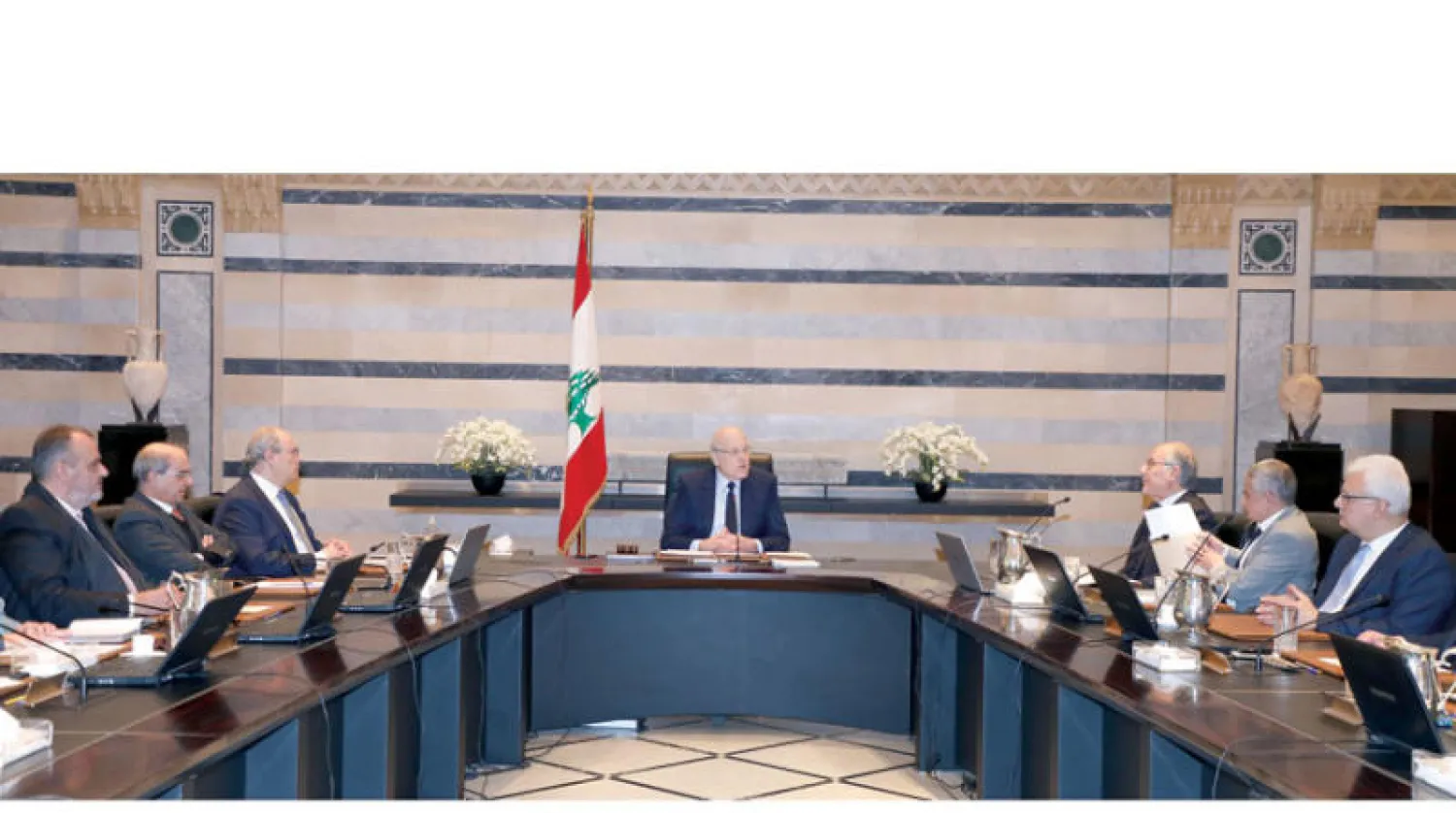 ميقاتي مترئساً جلسة مجلس الوزراء أمس (دالاتي ونهرا)