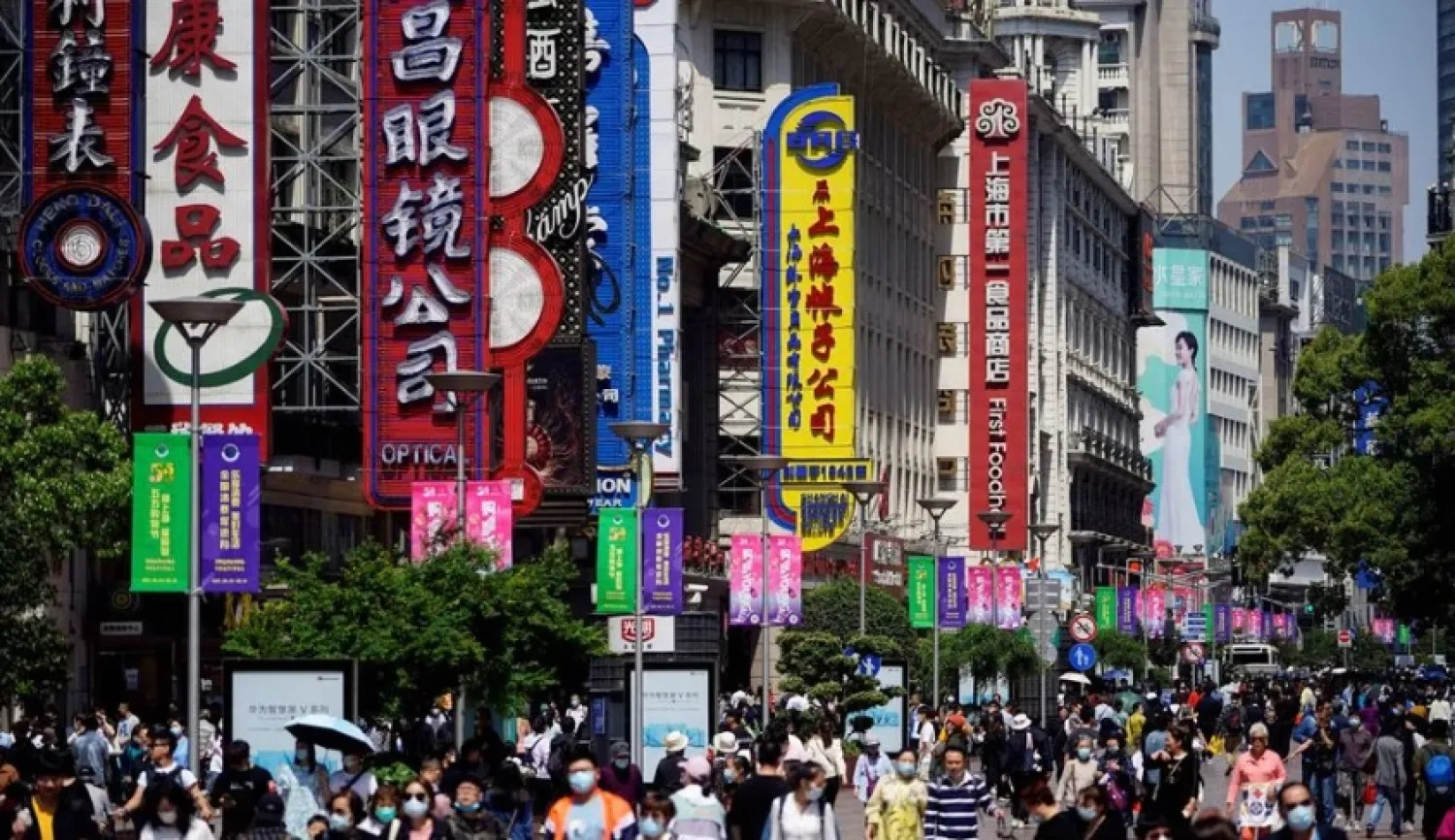 People walk along Nanjing Pedestrian Road, a main shopping area, in Shanghai, China May 5, 2021. REUTERS/Aly Song/File Photo/File Photo