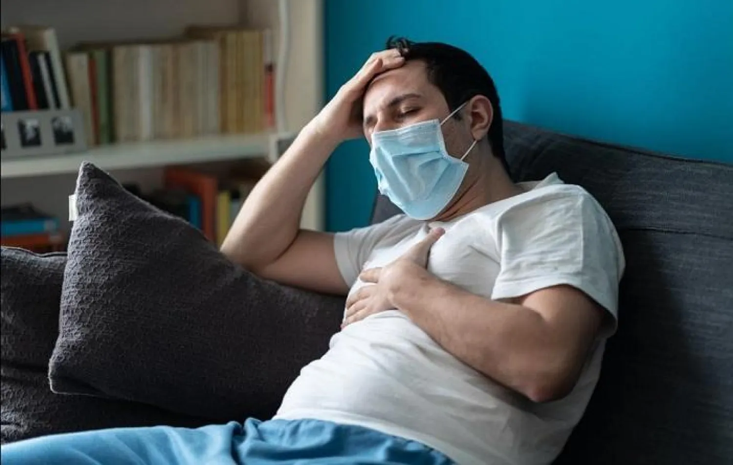 متلازمة «كوفيد - 19» طويل الأمد تستمر لدى بعض الأشخاص لعدة أشهر (شاترستوك)