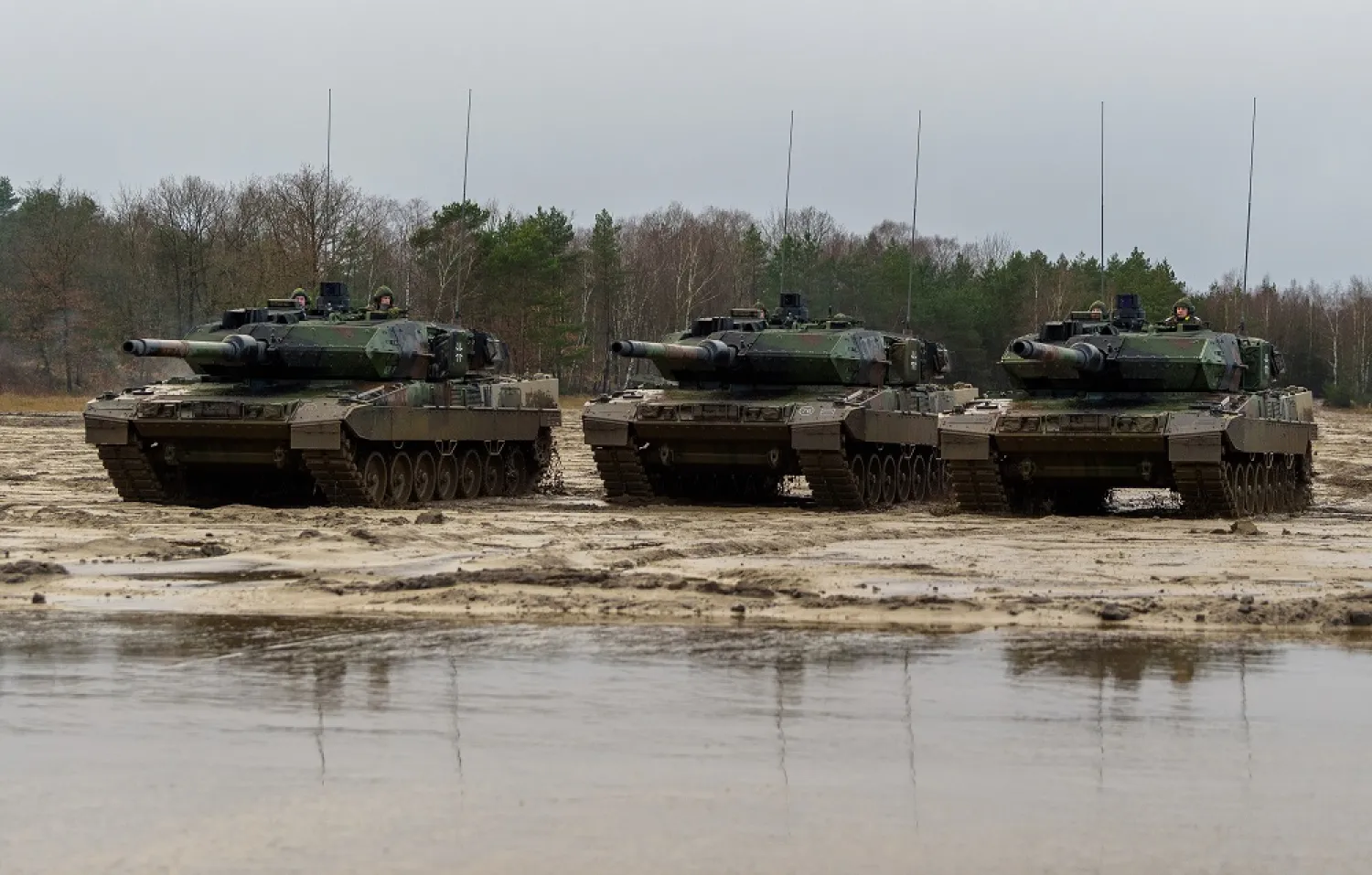 07 February 2022, Lower Saxony, Munster: Leopard 2 A7V main battle tanks of the Bundeswehr drive over the training area. (dpa)
