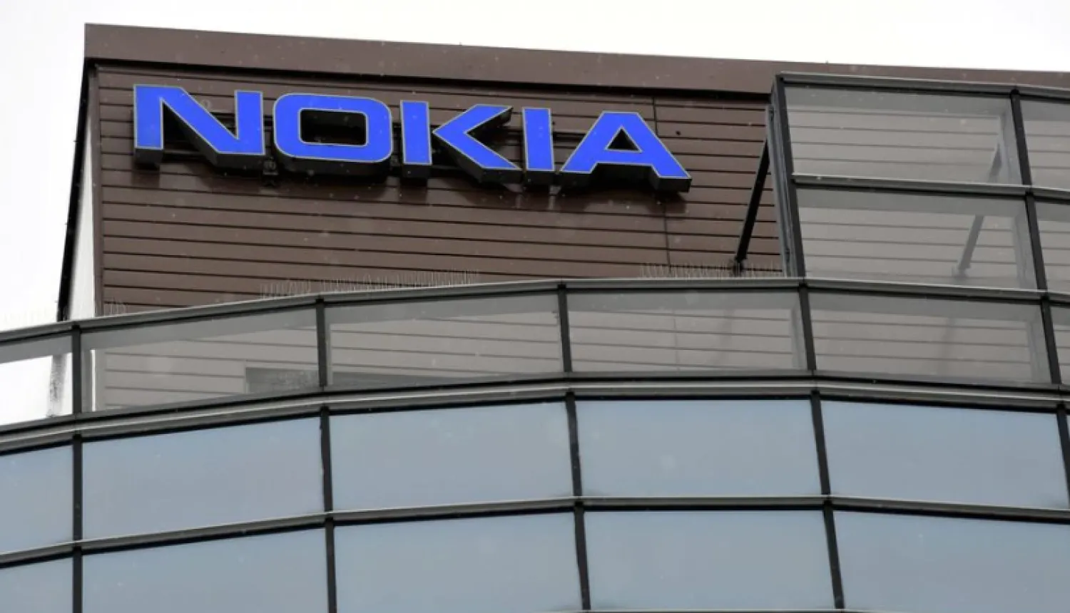  A view of the logo at the headquarters of the Finnish telecoms company Nokia in Espoo, Finland March 16, 2021. Lehtikuva/Heikki Saukkomaa via REUTERS





