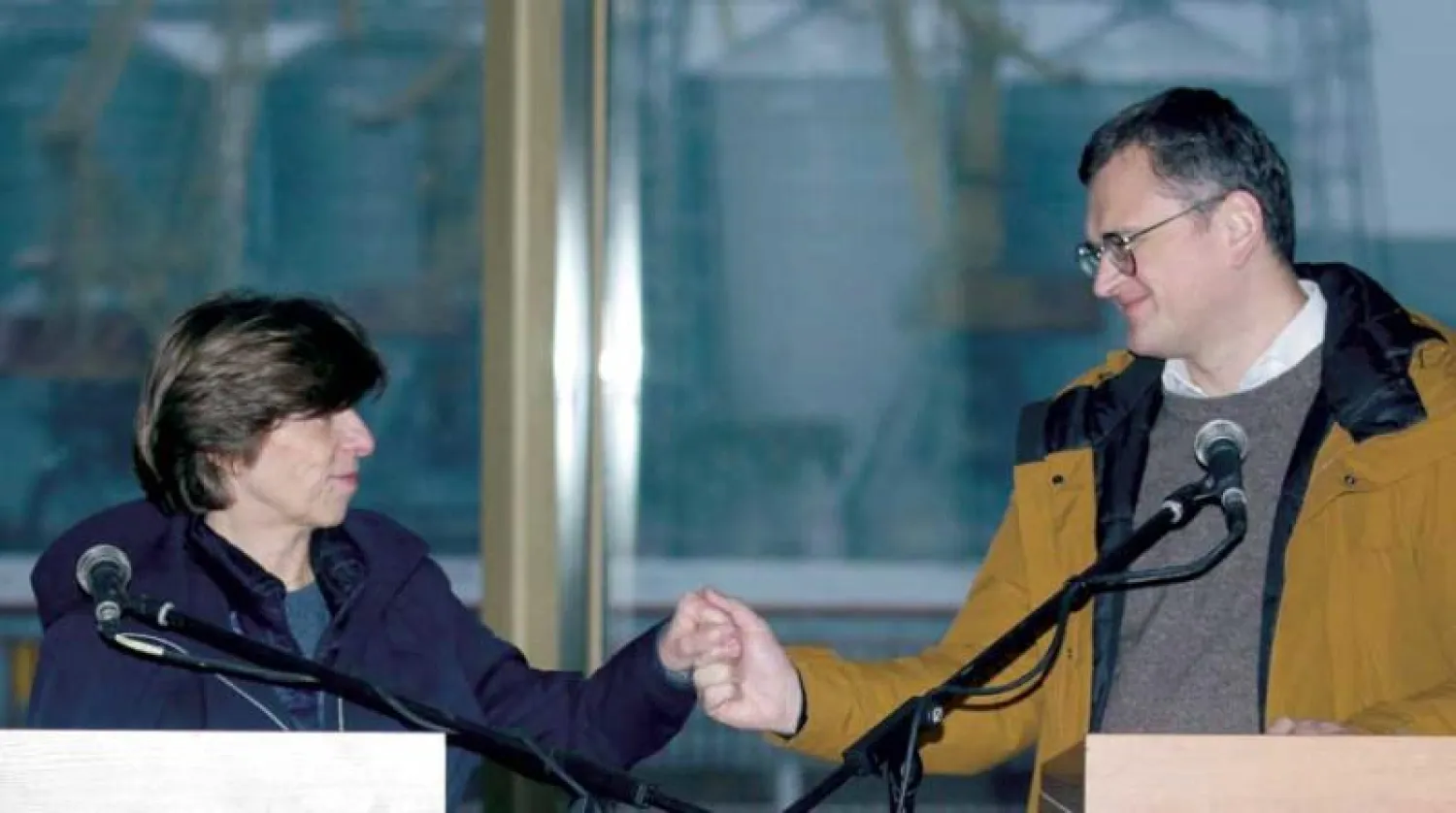 كولونا وكوليبا يبحثان المساعدات الإنسانية والعسكرية (رويترز)