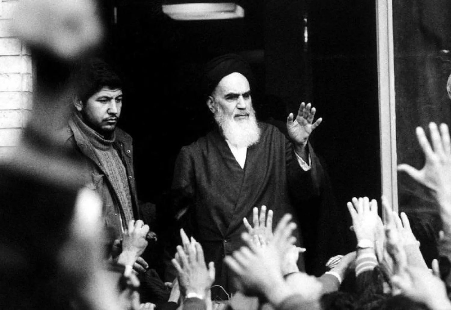 المرشد الإيراني الراحل الخميني (رويترز)