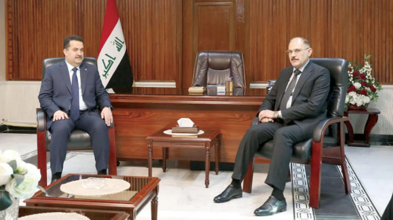 رئيسا الوزراء محمد شياع السوداني والمحكمة الاتحادية جاسم محمد عبود في لقاء لهما الأحد الماضي (واع)