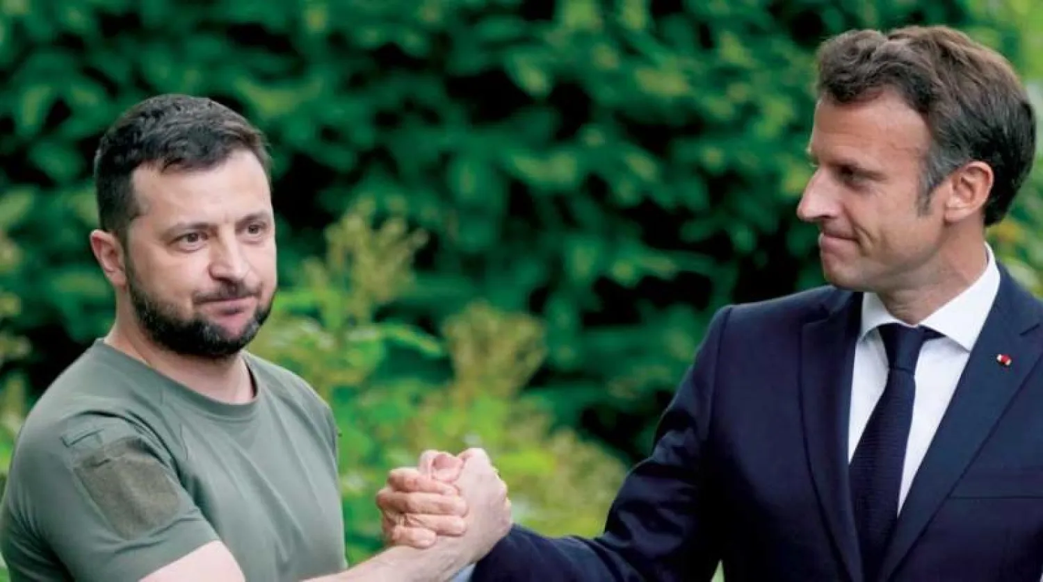 الرئيس الأوكراني مع الرئيس الفرنسي (أ.ب)