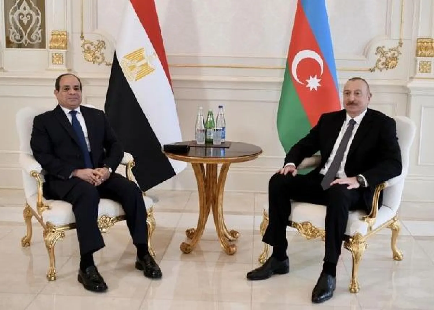 السيسي وعلييف خلال مباحثات قمة في قصر زوجلوب الرئاسي بباكو (الرئاسة المصرية)