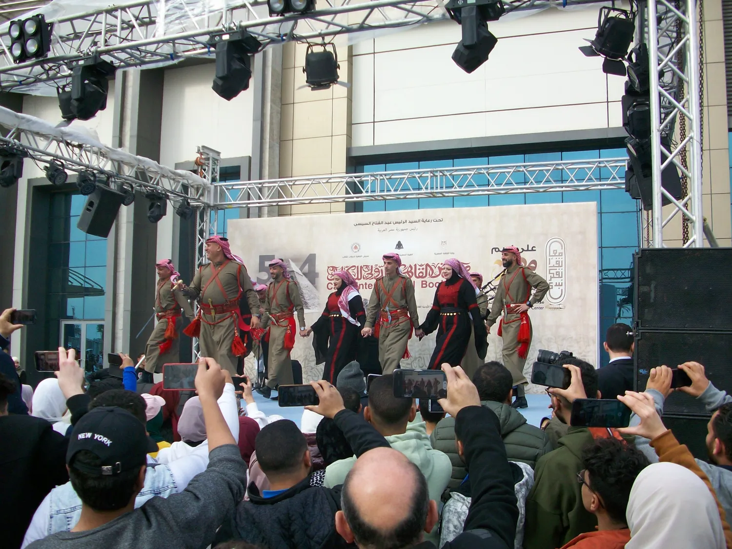 راقص التنورة في إحدى الفقرات