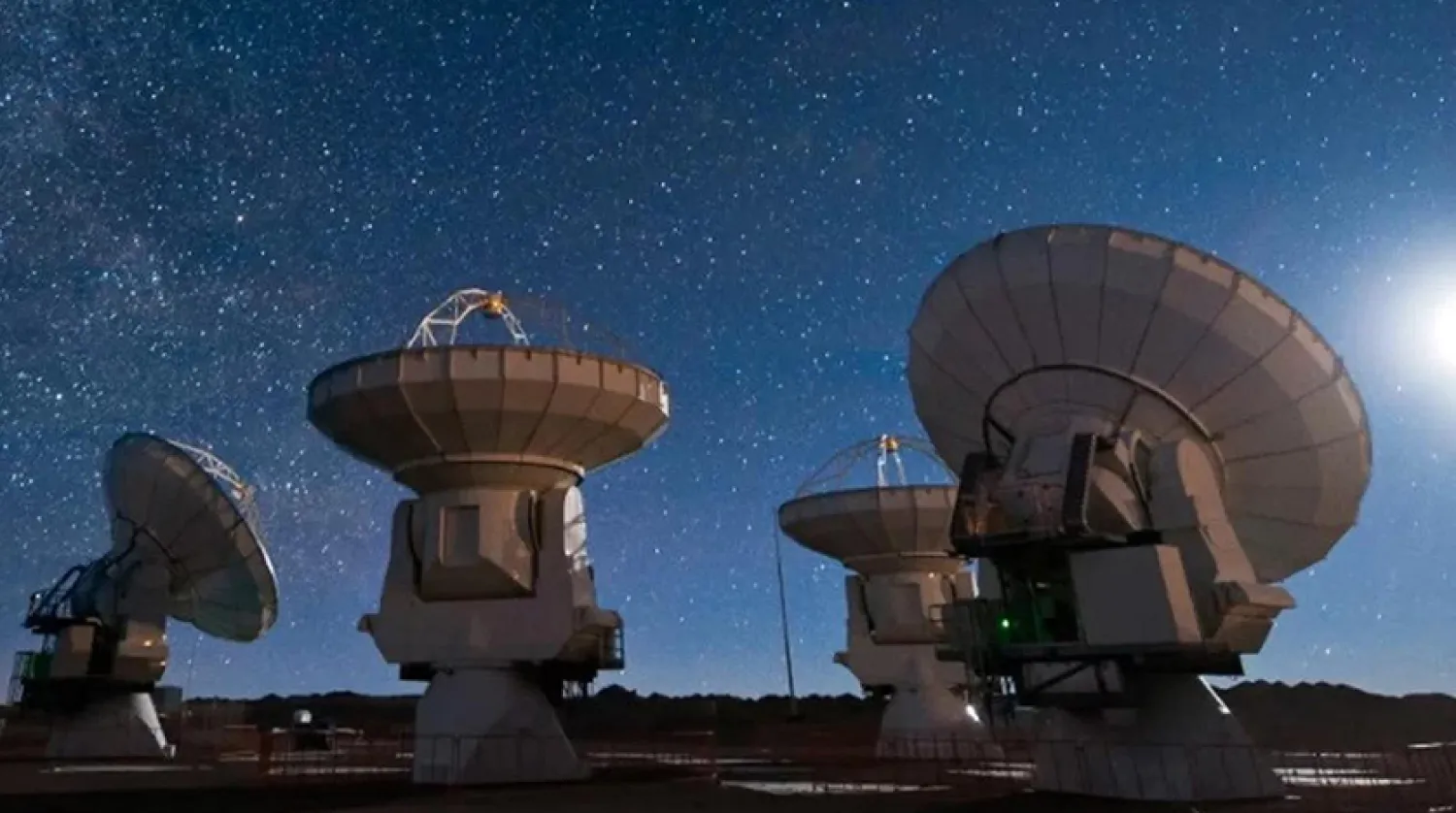 Şili'nin Atacama çölünde 1997'de kurulmaya başlanan ALMA teleskobu, 1,4 milyara mal oldu (NASA)