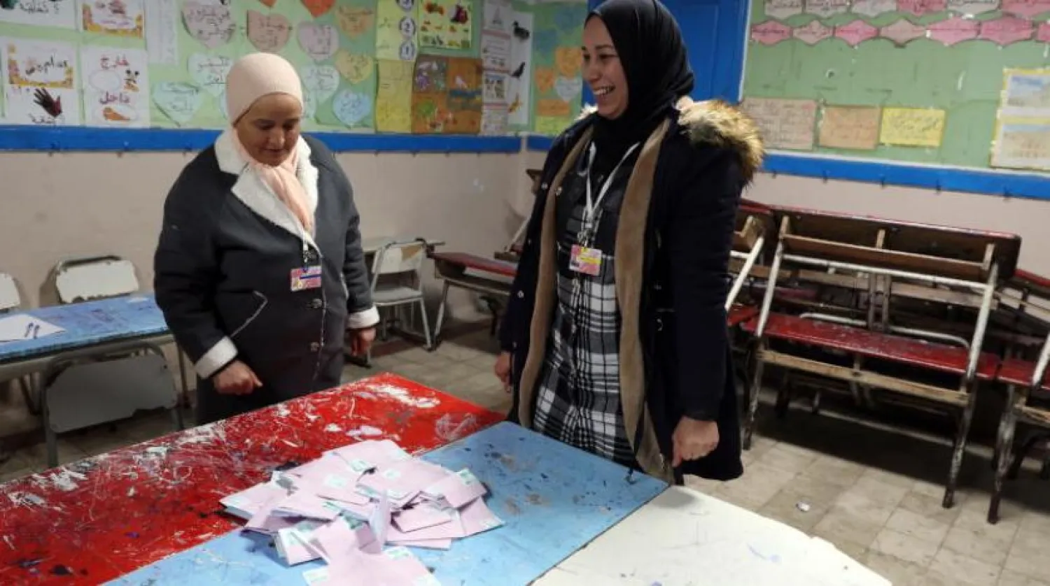 Tunisian woman casting her vote on Sunday - EPA