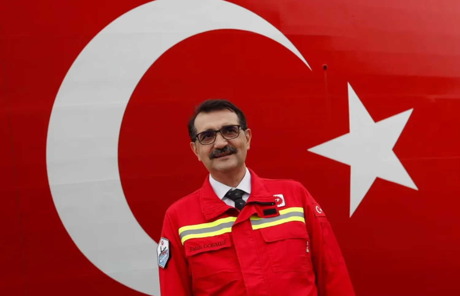 Türkiye's Energy Minister Fatih Donmez poses in front of the Turkish drilling vessel Yavuz at Dilovasi port in the western city of Kocaeli, Türkiye , June 20, 2019. REUTERS/Murad Sezer

