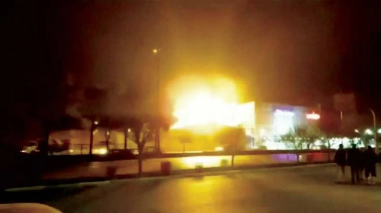 İsfahan’daki askeri üretim tesisinin patlama anı (Reuters)