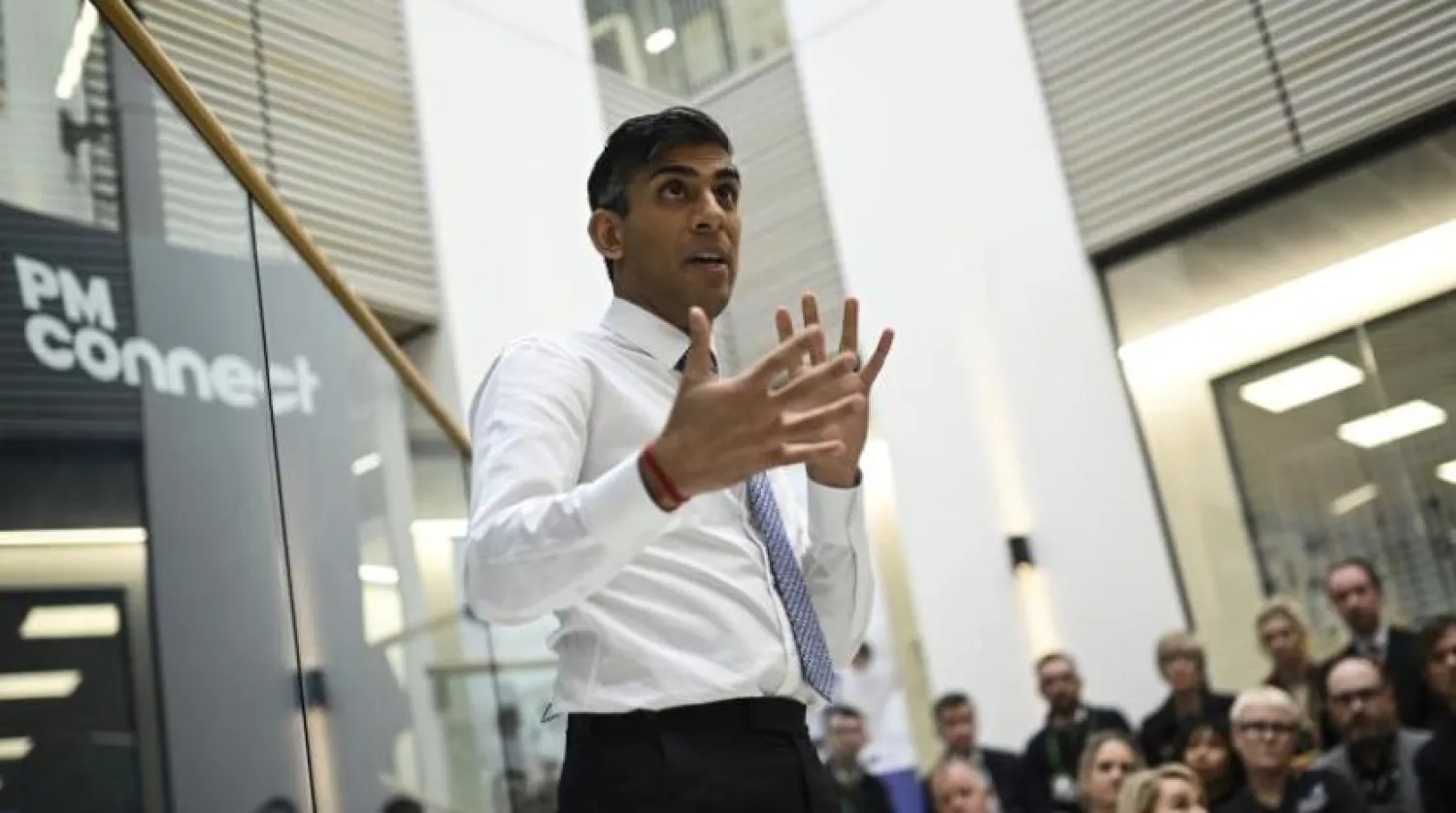 İngiltere Başbakanı Rishi Sunak, Darlington Üniversitesi'ndeki bir toplantı sırasında (AP)