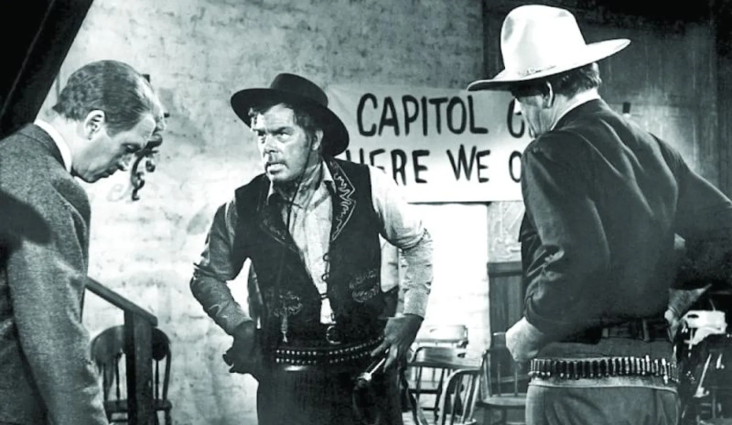 واين وستيوارت ولي مارفن في لقطة من الفيلم