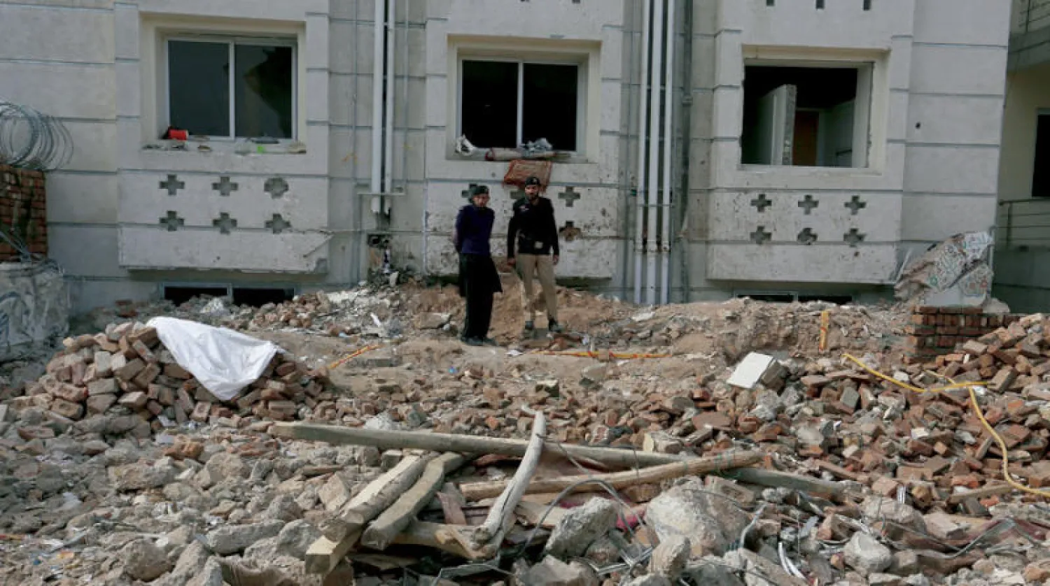 مفجر مسجد بيشاور كان يرتدي «زي الشرطة»