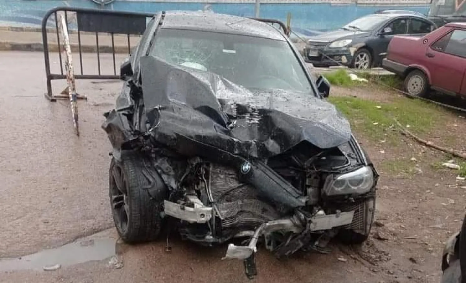 سيارة نجل إيمان البحر درويش بعد الحادث (متداولة على «فيسبوك»)