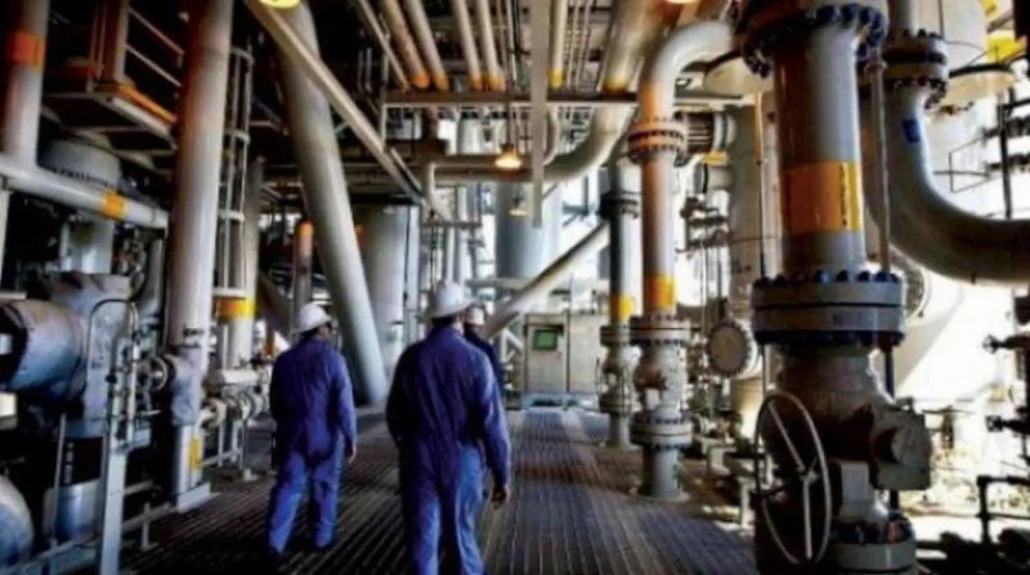 محطة دمياط واحدة من محطتي إسالة الغاز الطبيعي على الساحل الشمالي لمصر إلى جانب إدكو (رويترز)