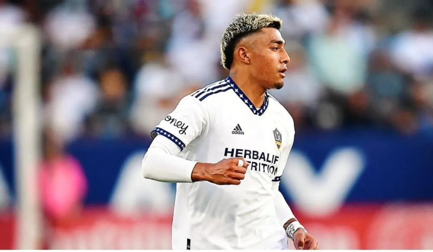 خوليان أراوخو مدافع لوس أنجليس جالاكسي (أرشيفية)