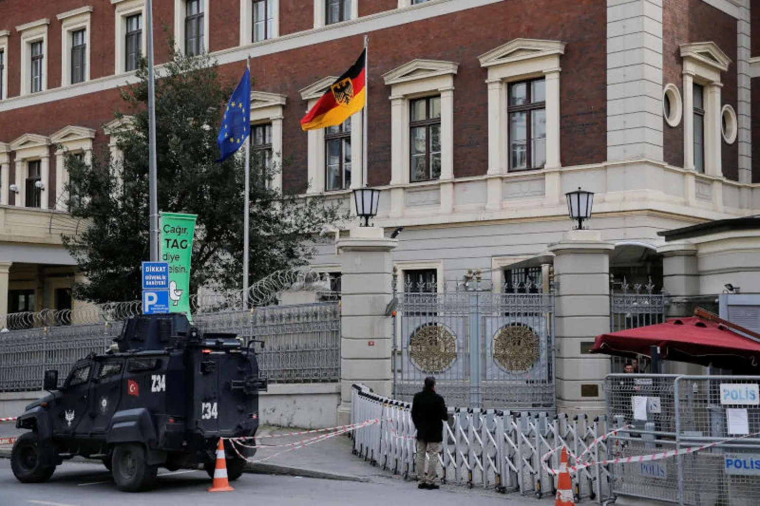 القنصلية الألمانية في إسطنبول (رويترز)