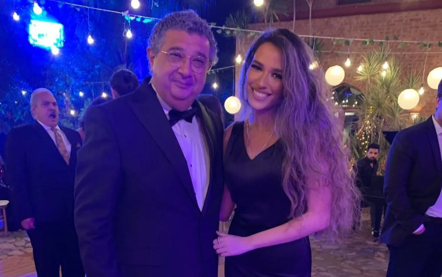 هنا يسري مع ماجد الكدواني خلال تصوير مسلسل «موضوع عائلي» (الشرق الأوسط)