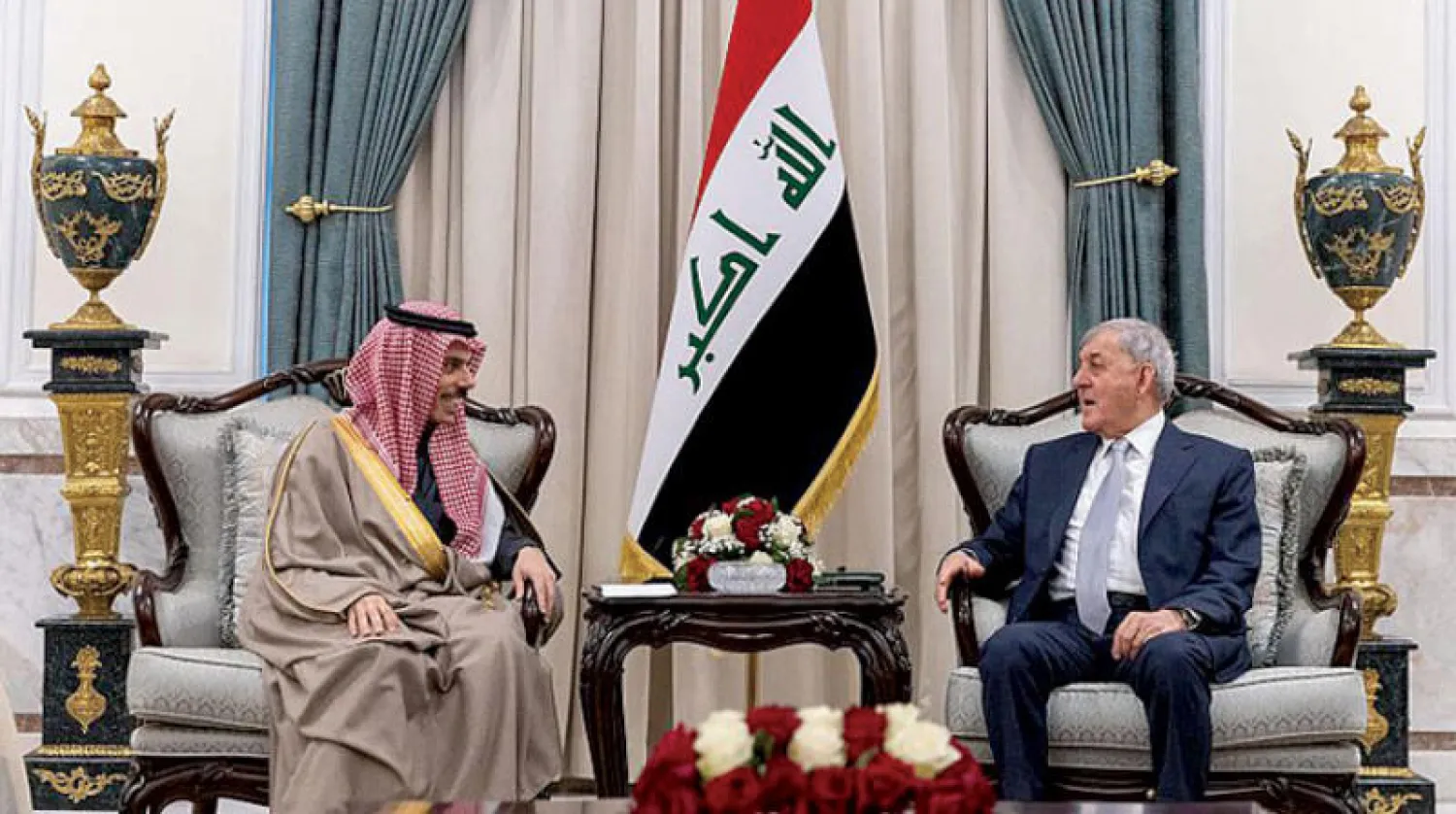 الرئيس العراقي عبد اللطيف جمال مستقبلاً وزير الخارجية السعودي في بغداد أمس (واس)