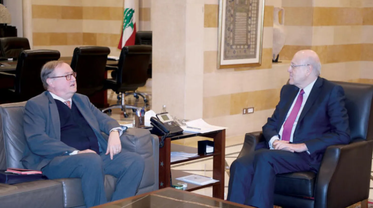 الرئيس نجيب ميقاتي مستقبِلاً أمس السفير بيار دوكين (دالاتي ونهرا)