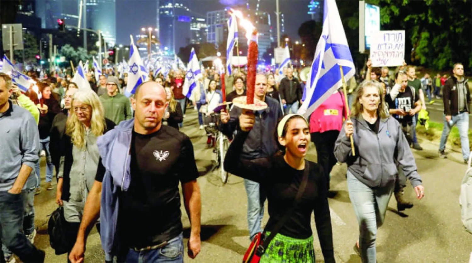 مظاهرة  في تل أبيب الأربعاء ضد الإصلاحات القضائية المقترحة (رويترز)