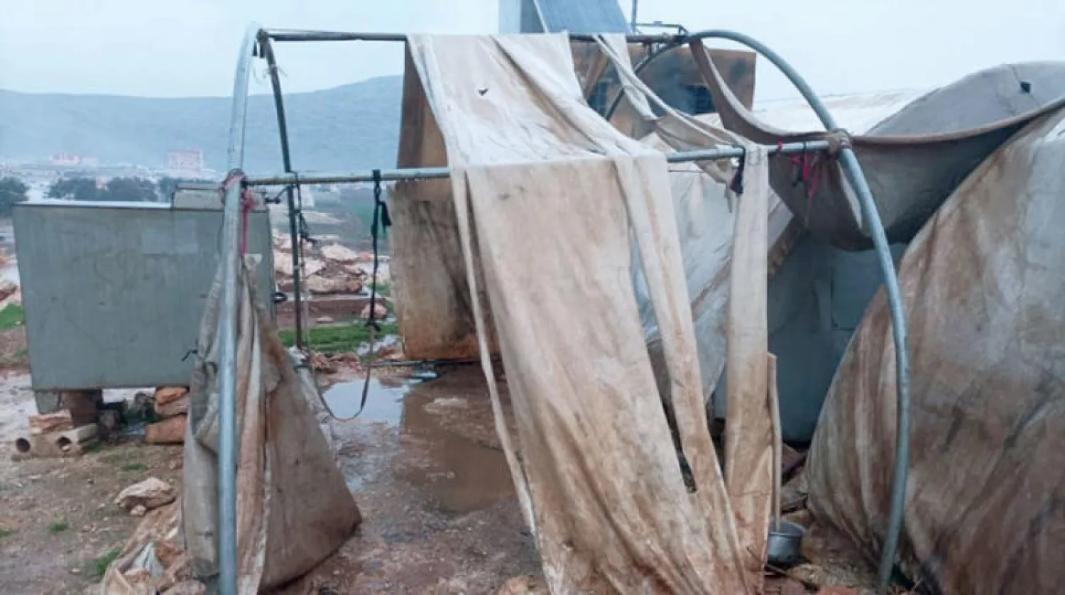 خيمة ضربتها عاصفة مطرية شديدة (الشرق الأوسط)