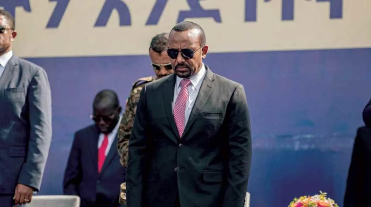رئيس الوزراء الإثيوبي يحترم دقيقة صمت تكريماً لرجال الشرطة بأديس أبابا في 5 يونيو 2022 (أ.ف.ب)