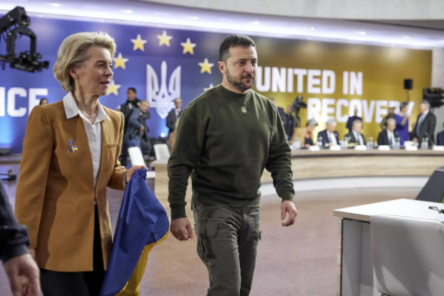 European Commission President Ursula von der Leyen with a Ukrainian flag and Ukrainian President Volodymyr Zelenskyy during the EU-Ukraine summit in Kyiv, Ukraine, Thursday, Feb. 2, 2023. ((Ukrainian Presidential Press Office via AP)
