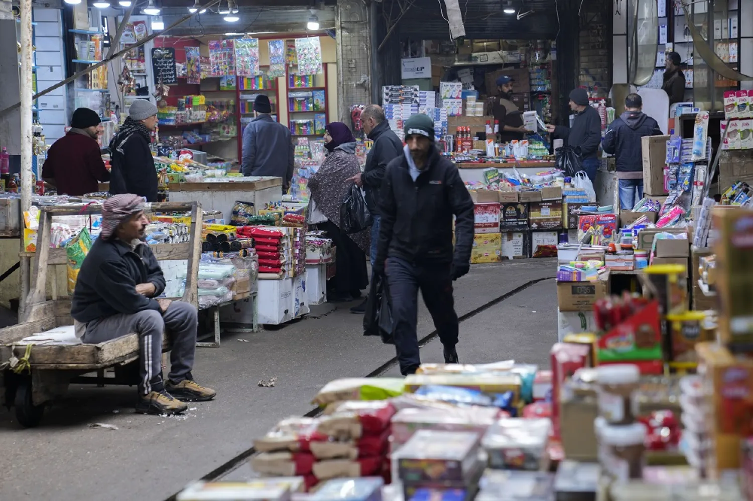 People shop at the main Shurja market in central Baghdad, Iraq, Saturday, Jan. 14, 2023. (AP)