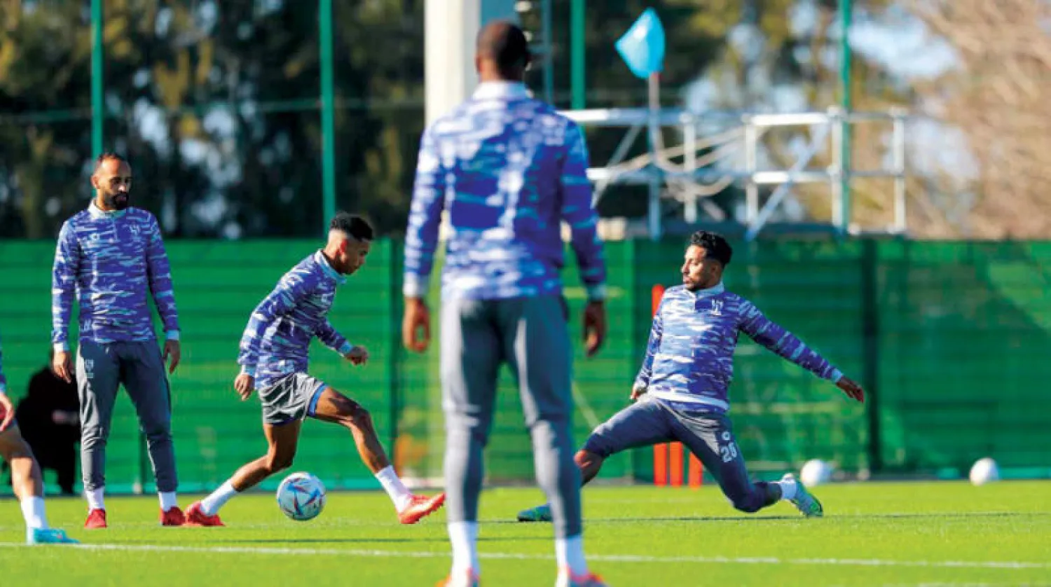 لاعبو الهلال في تدريباتهم الأخيرة استعداداً للمباراة المونديالية (تصوير: علي الظاهري)