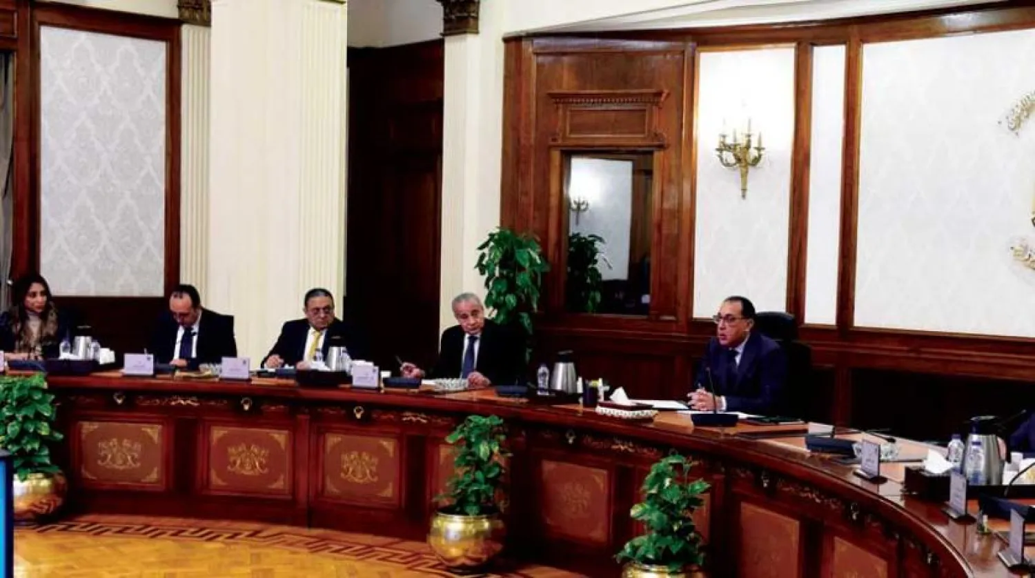 Mısır Başbakanı, yerel yağ üretiminin artırılmasının görüşüldüğü kabine toplantısına başkanlık yaptı (Mısır Bakanlar Kurulu’nun Facebook sayfası)