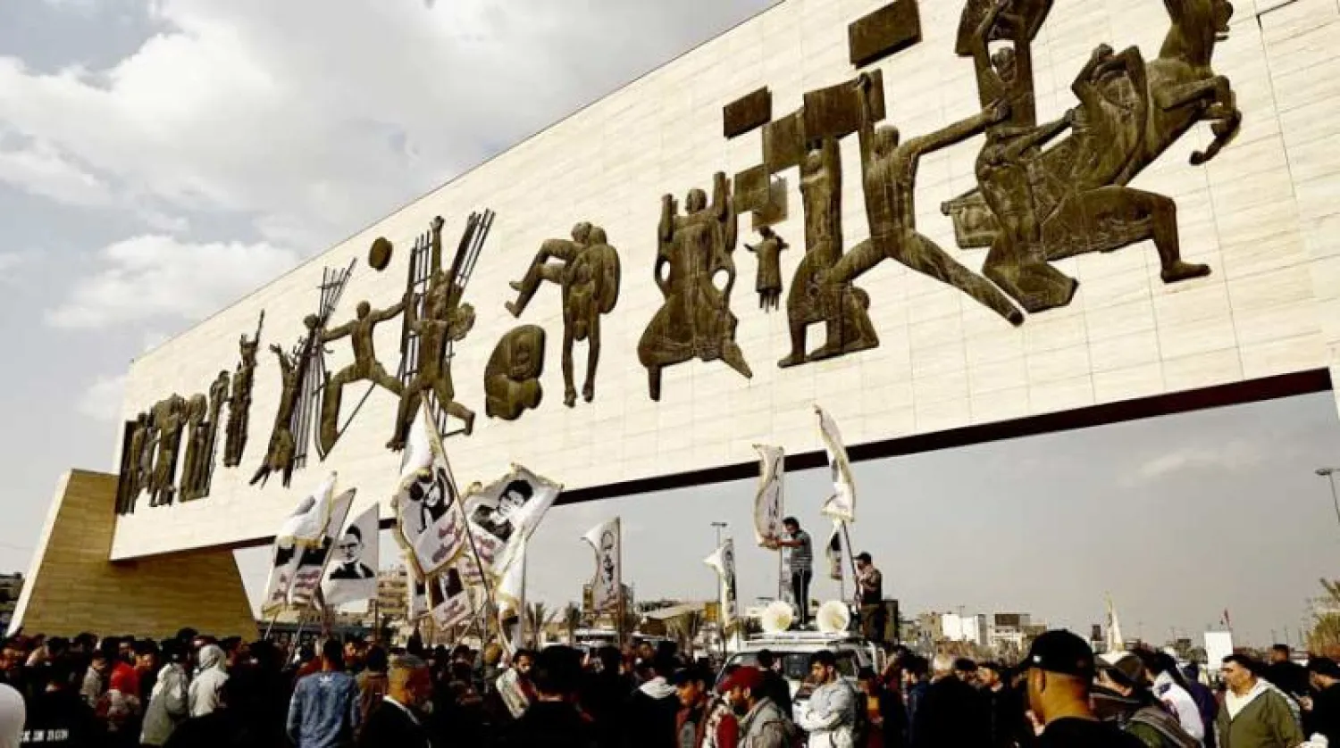 مظاهرة في ساحة التحرير ببغداد مؤخراً ضد ارتفاع سعر الدولار (رويترز)