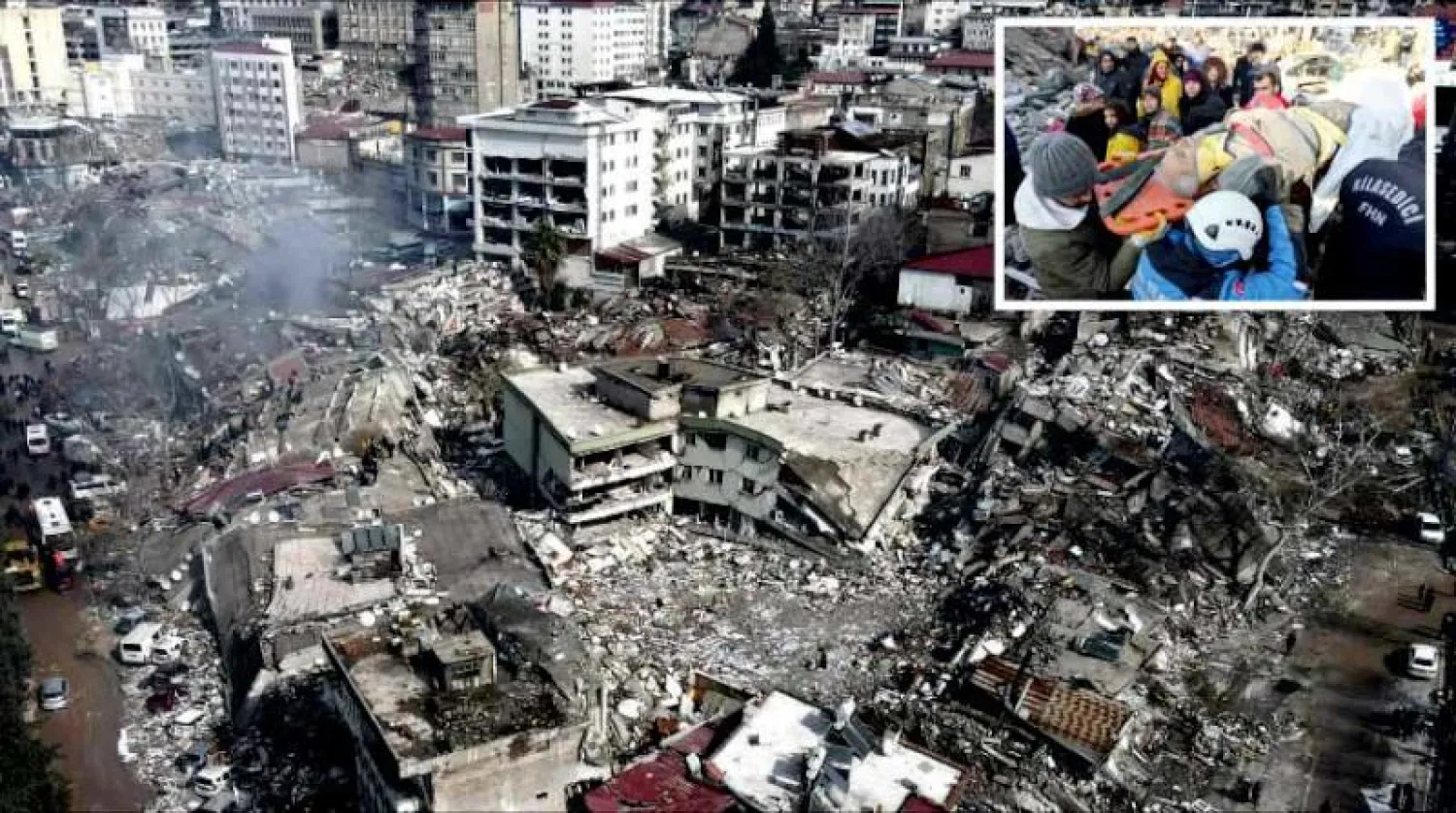 أبنية دمرها الزلزال في كهرمان ماراش بتركيا (إ.ب.أ) وفي الاطار مسعفون ينقذون أحد الناجين من تحت الأنقاض في البلدة ذاتها (أ.ف.ب)