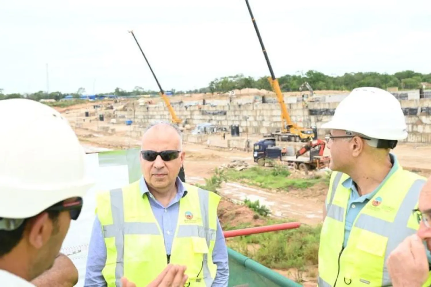 سويلم يزور موقع سد «جوليوس نيريري» في تنزانيا (وزارة الموارد المائية المصرية)