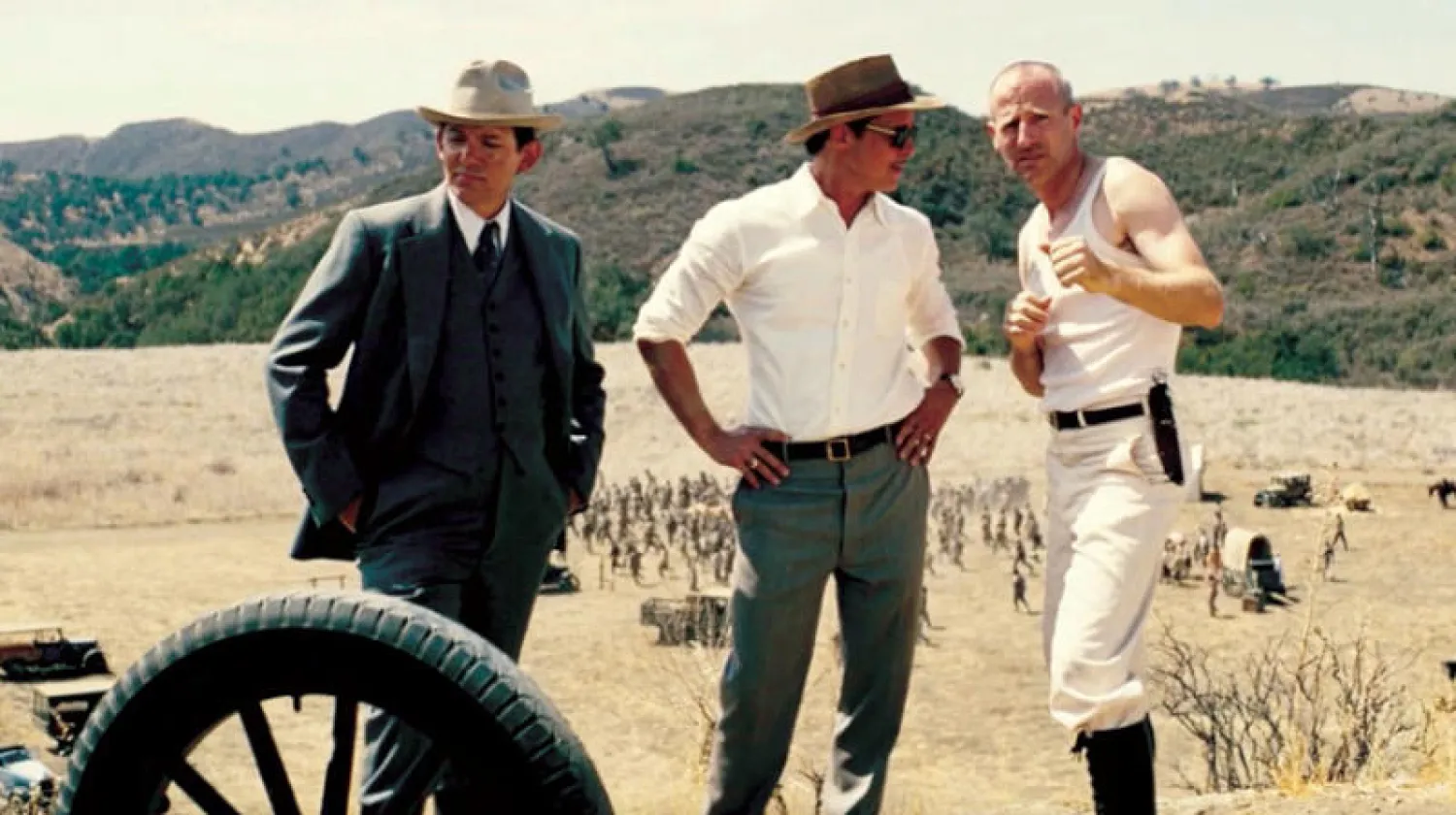 براد بت يتوسط المشهد في «بابلون»