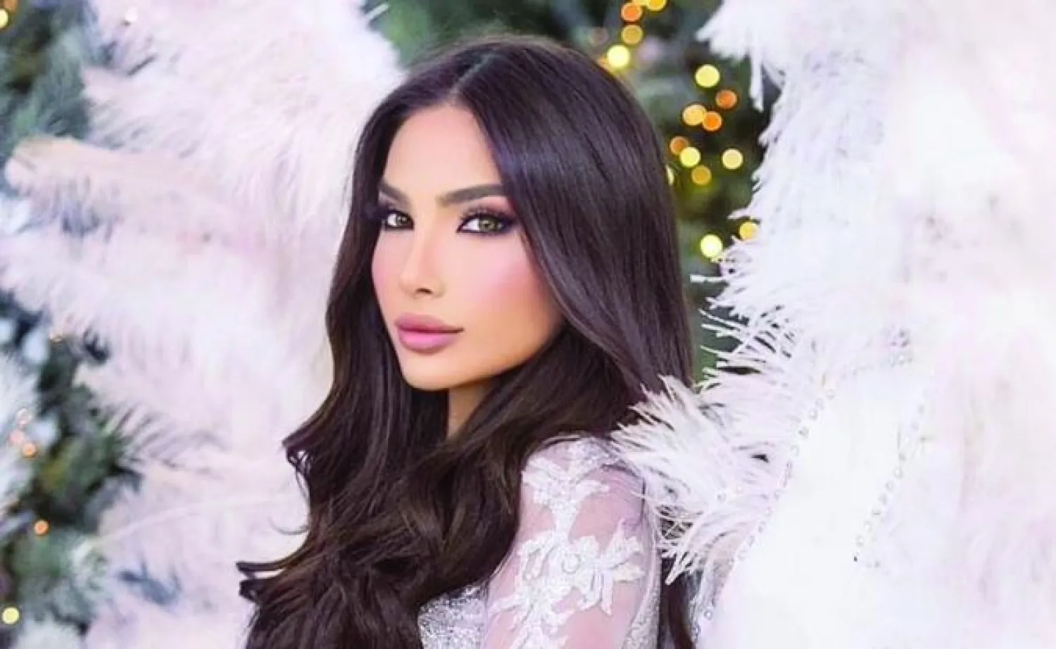 تطل شيراز في أول فيلم سينمائي لها «ويك إند» (من صفحتها الرسمية بـ«فيسبوك»)