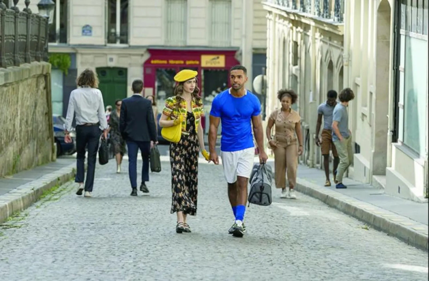 مشهد من مسلسل «إميلي في باريس» (نتفليكس)