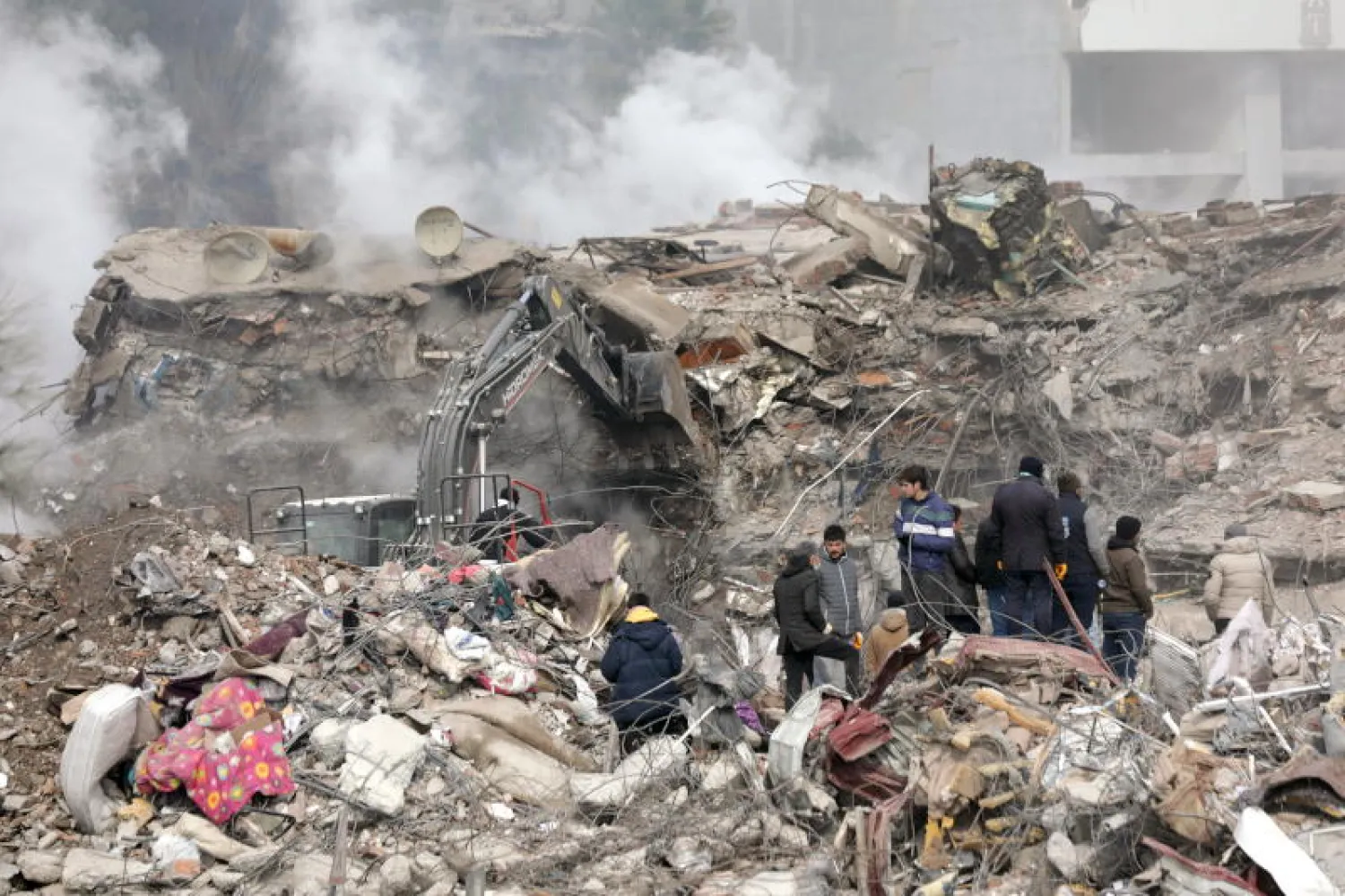 أكثر من 18 ألف قتيل في زلزالَي تركيا... وتراجع آمال العثور على ناجين