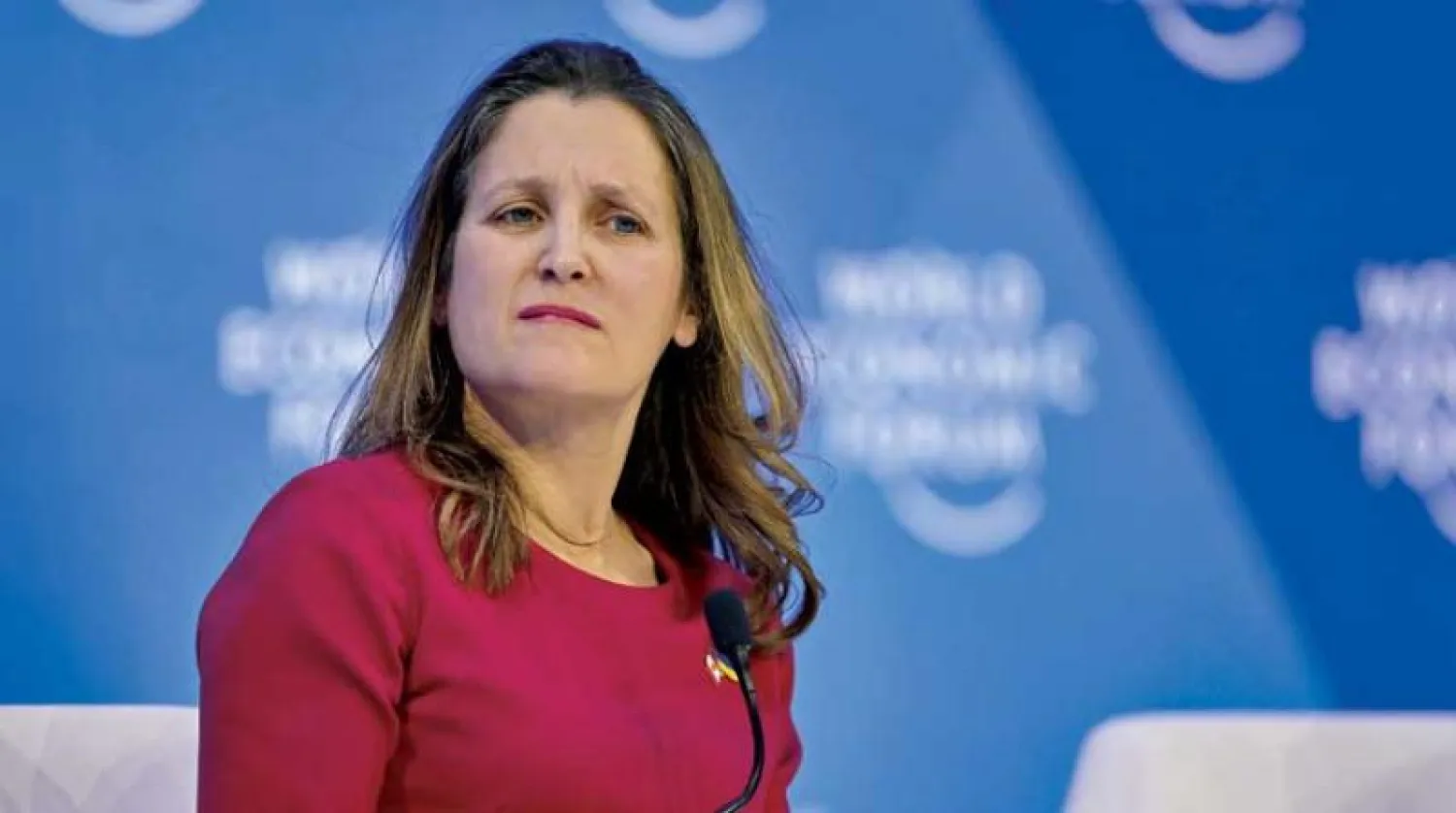 نائبة رئيس الوزراء الكندي كريستيا فريلاند خلال مشاركتها في دافوس الشهر الماضي (إ.ب.أ)