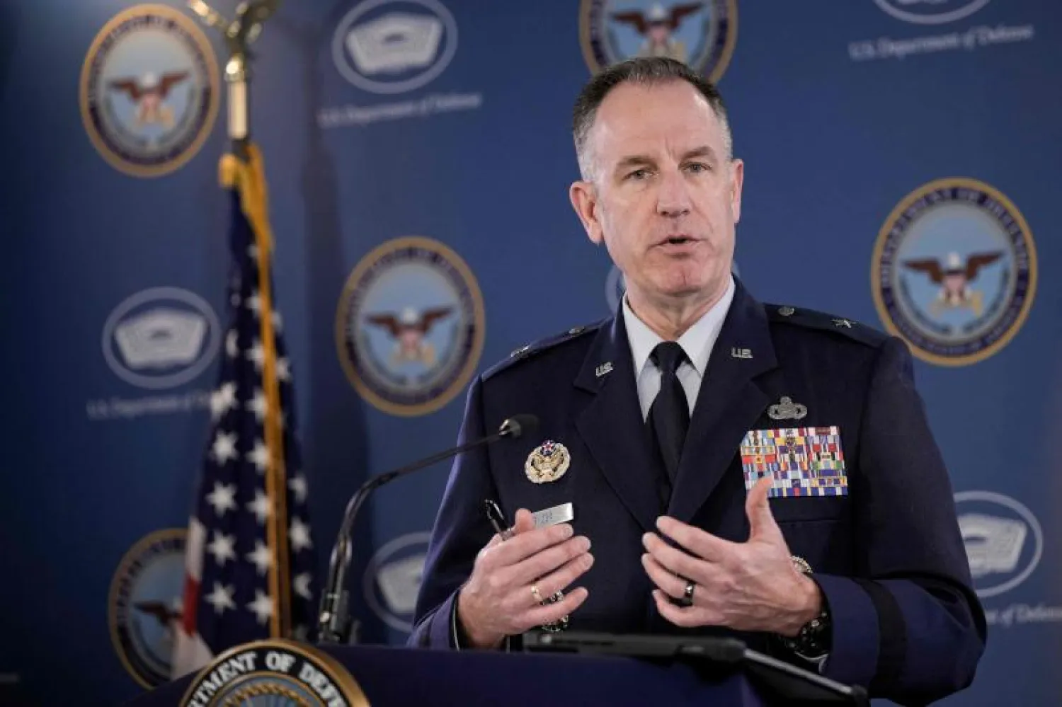 المتحدّث باسم «البنتاغون» بات رايدر يتحدث في أرلينغتون (أ.ف.ب)